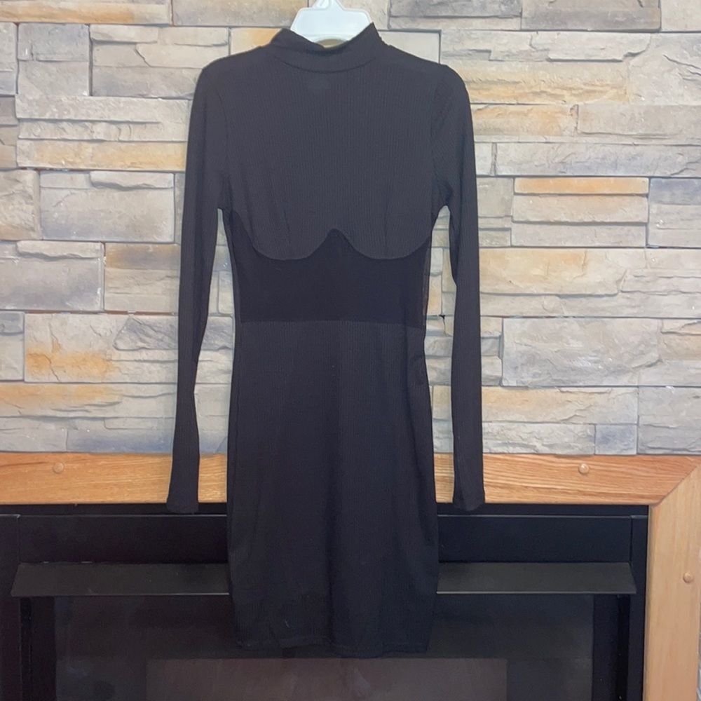 Black dress, with mèche mid section